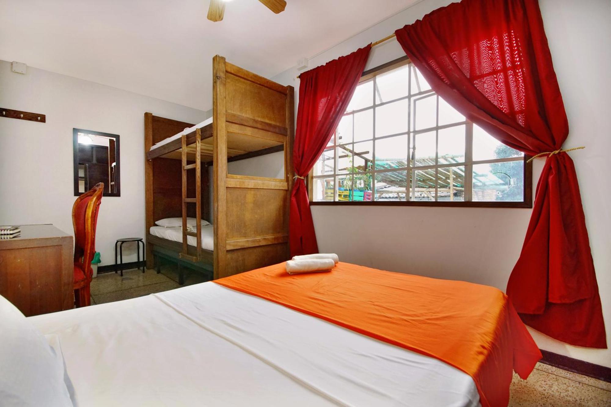 Ding-Dong Hostel Кали Екстериор снимка