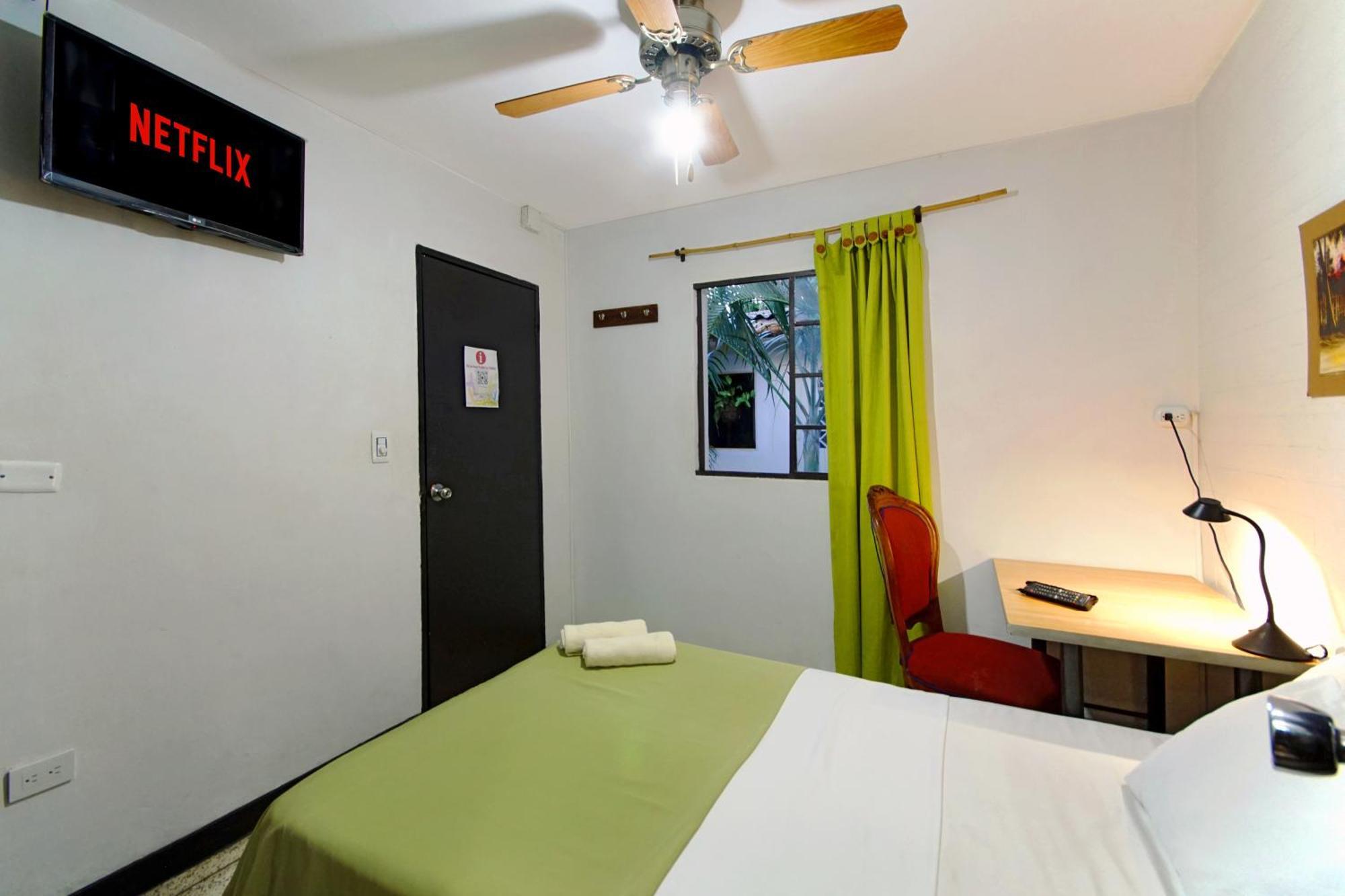 Ding-Dong Hostel Кали Екстериор снимка