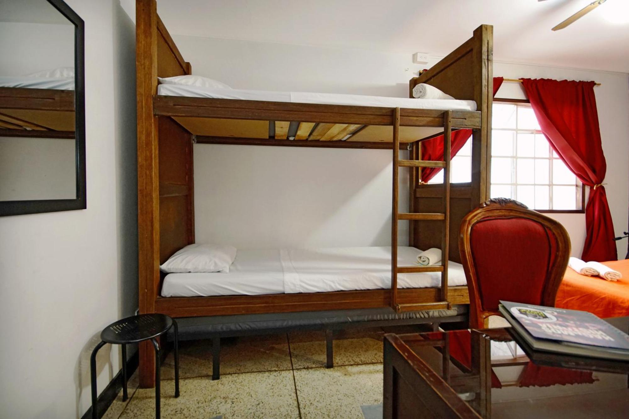 Ding-Dong Hostel Кали Екстериор снимка